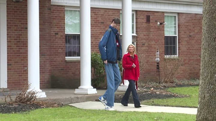 tallest nba player - Robert Bobroczkyi